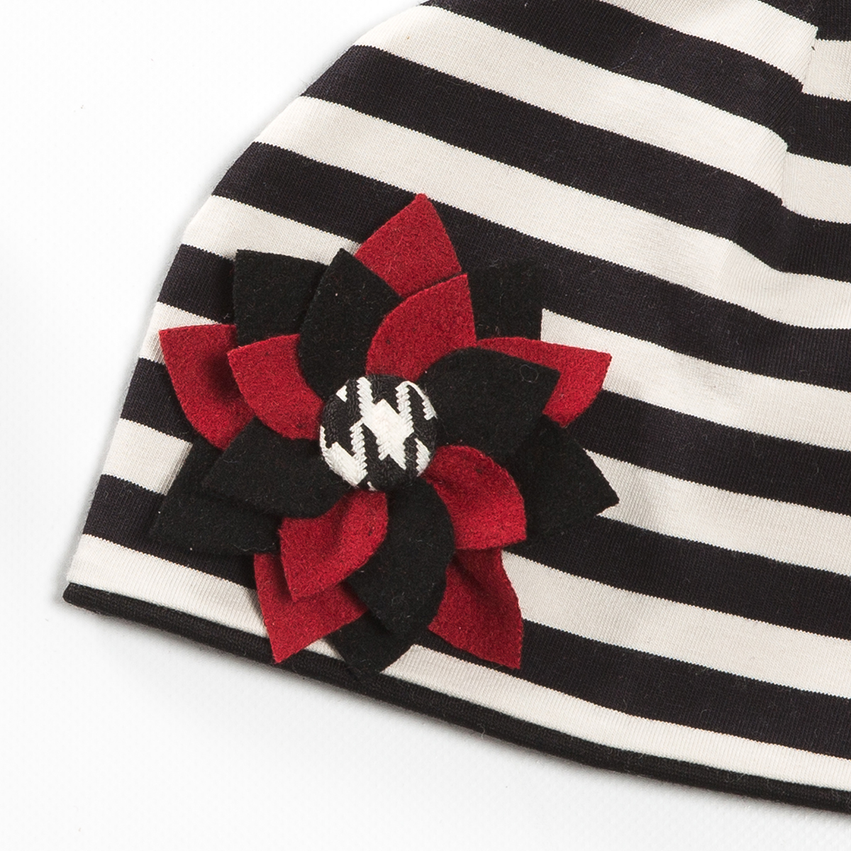 dettaglio-cappello-fiore-margherita